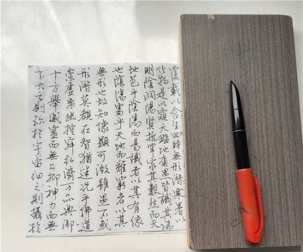 鑫月配 四十年笔墨不停，53岁保安保安徐记勇在今日头条做“爱柳楷的独行者”